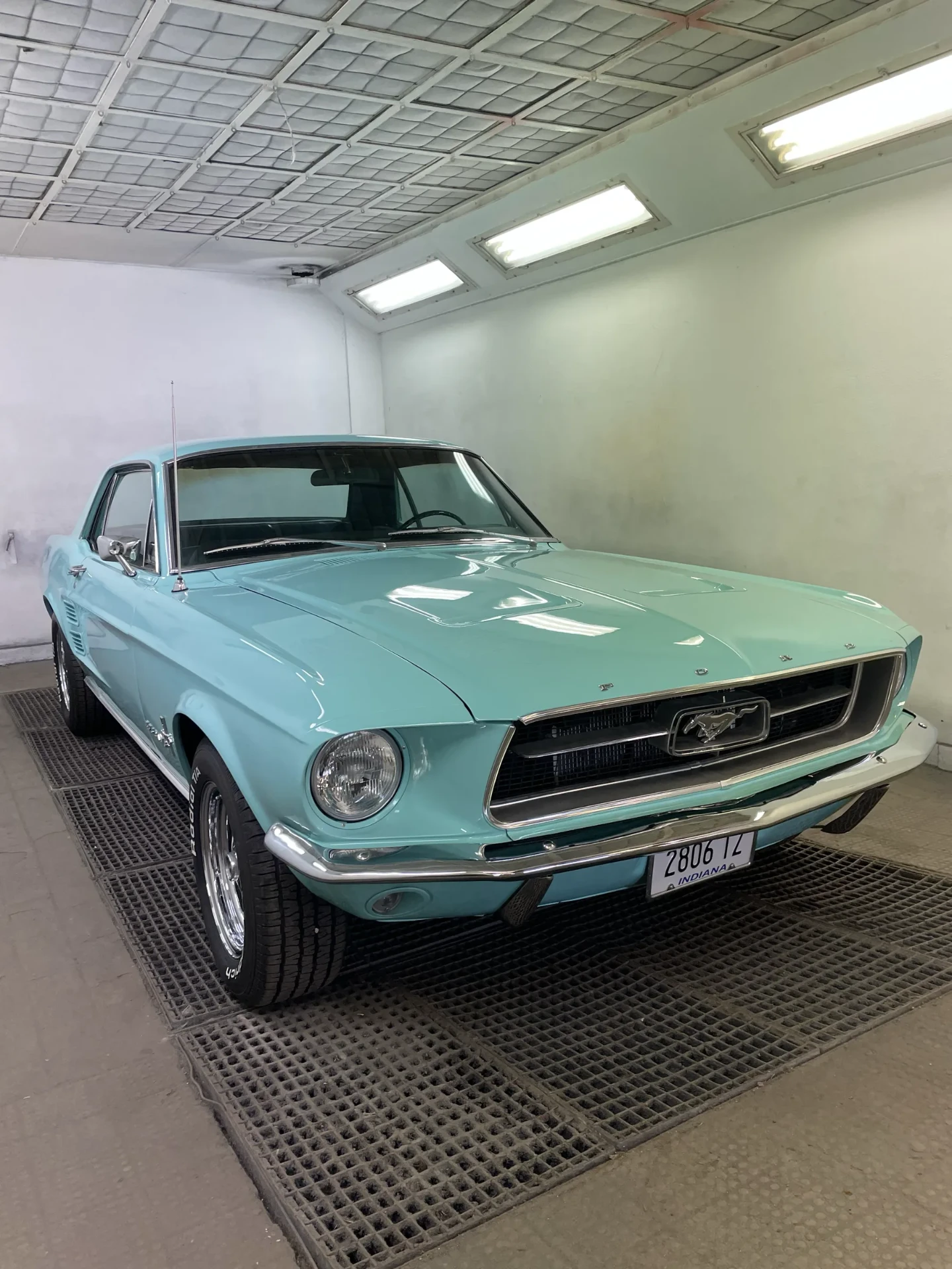 Ford Mustang Classic - Oldtimer-Aufbereitung mit Hochglanzpolitur